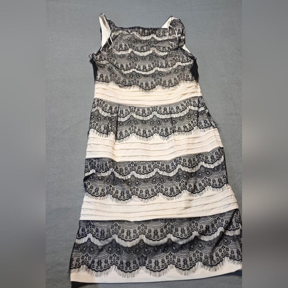 Signature by Sangria Black and White Lace Midi Dress EUC Size 16 PTP 23 - Picture 3 of 5